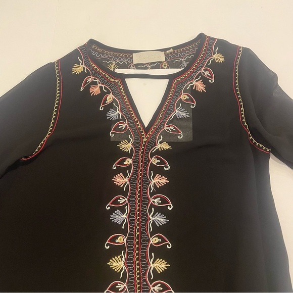 Love Sam Black Embroidered Blouse, size XS. No tag for material. Pre-owned. - Picture 4 of 11